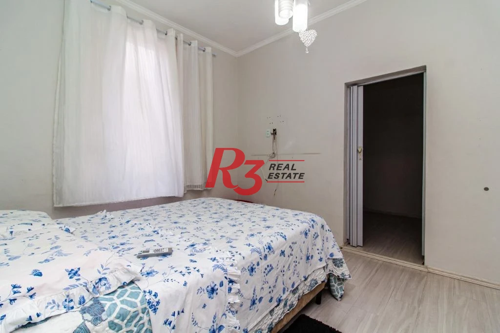 Sobrado com 4 dormitórios à venda na Vila Cascatinha.