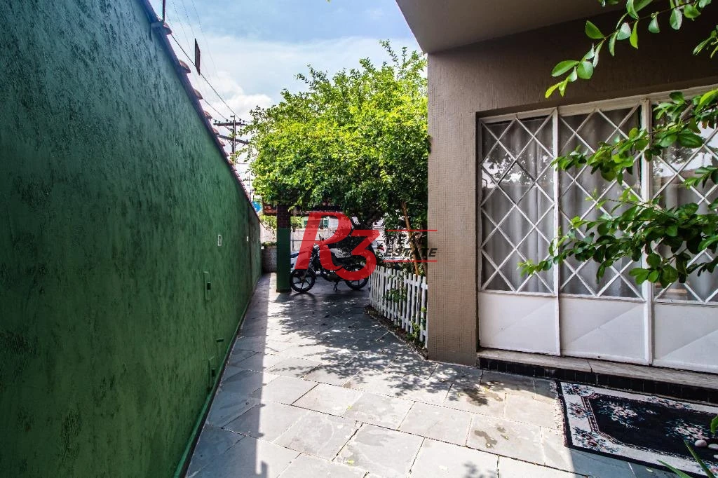 Sobrado com 4 dormitórios à venda na Vila Cascatinha.