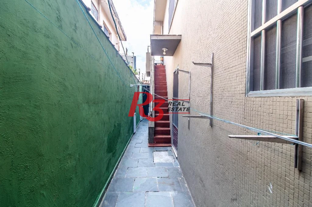 Sobrado com 4 dormitórios à venda na Vila Cascatinha.