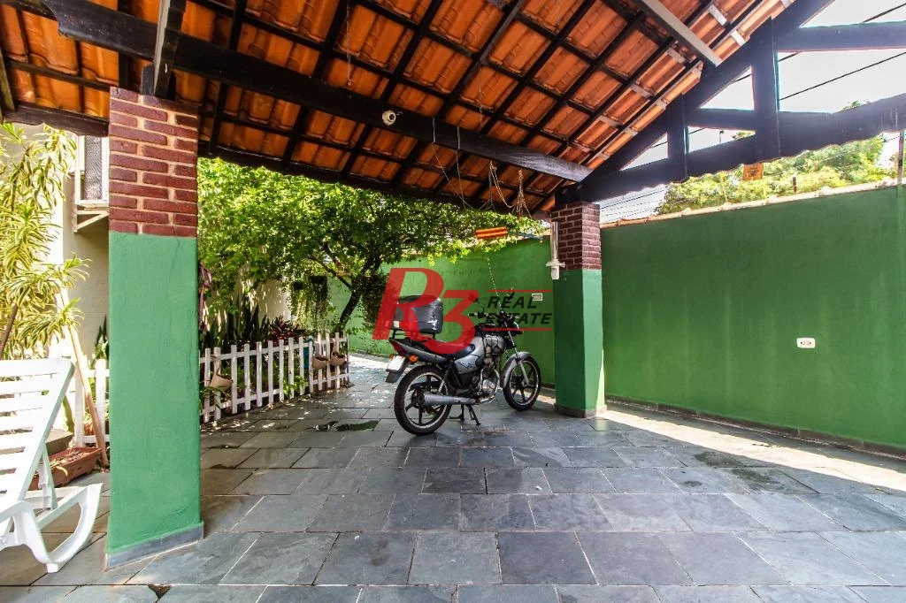 Sobrado com 4 dormitórios à venda na Vila Cascatinha.
