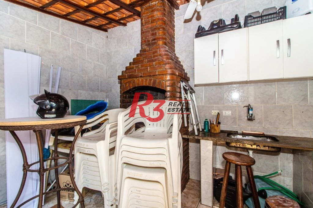 Sobrado com 4 dormitórios à venda na Vila Cascatinha.