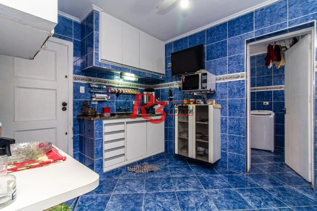 Sobrado com 4 dormitórios à venda na Vila Cascatinha.