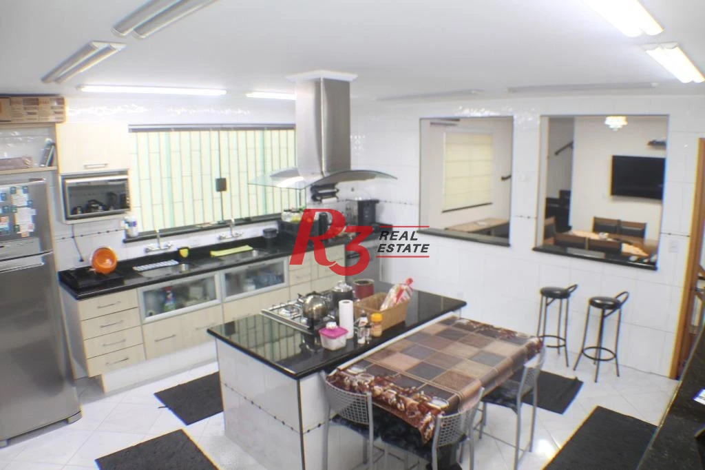 Sobrado com 3 dormitórios à venda, 300 m² por R$ 1.920.000,00 - Boqueirão - Santos/SP