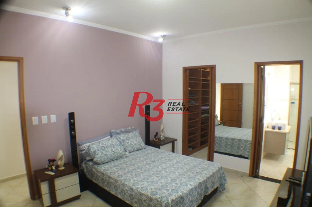Sobrado com 3 dormitórios à venda, 300 m² por R$ 1.920.000,00 - Boqueirão - Santos/SP
