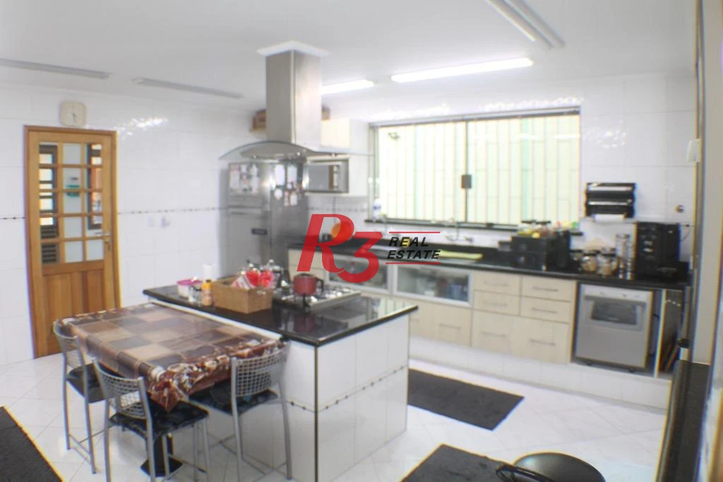 Sobrado com 3 dormitórios à venda, 300 m² por R$ 1.920.000,00 - Boqueirão - Santos/SP