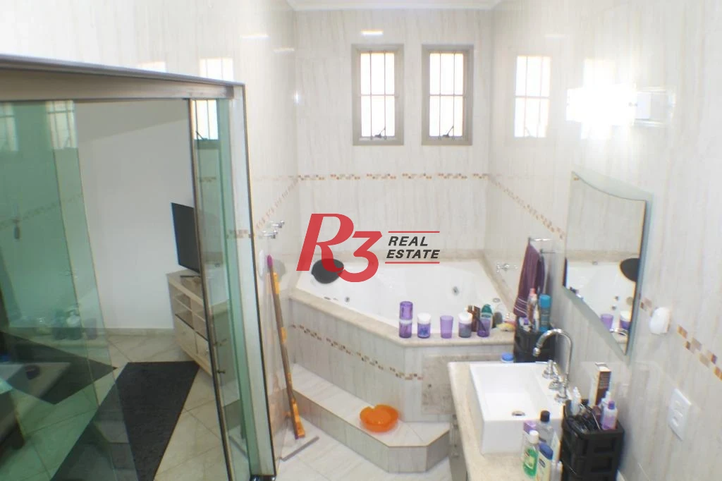 Sobrado com 3 dormitórios à venda, 300 m² por R$ 1.920.000,00 - Boqueirão - Santos/SP