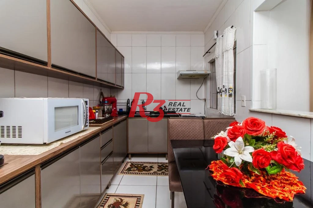 Casa com 2 dormitórios à venda, 180 m² por R$ 691.000,00 - Marapé - Santos/SP