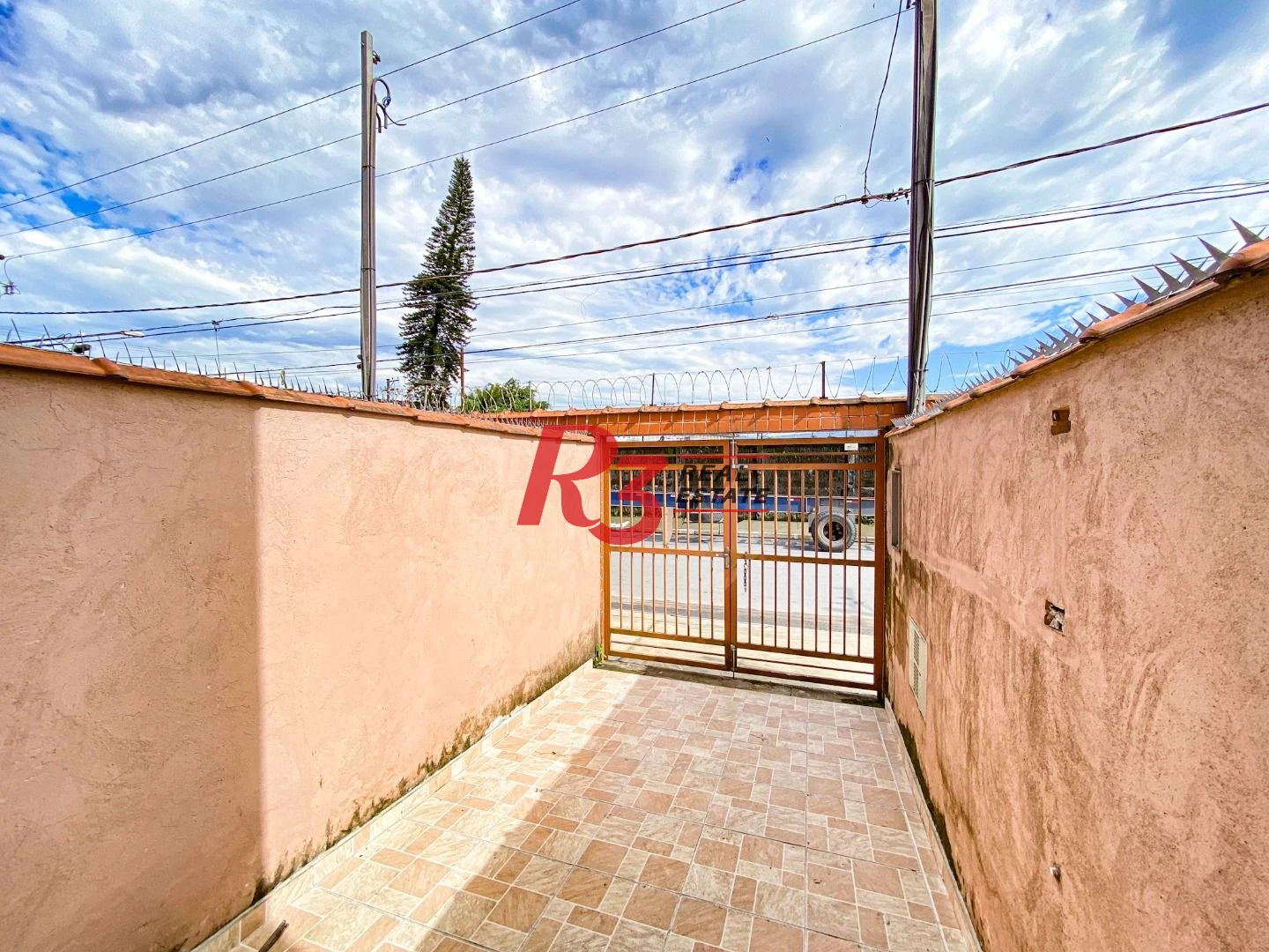 Casa sobreposta alta com 2 dormitórios à venda, 60 m² - Chico de Paula - Santos/SP