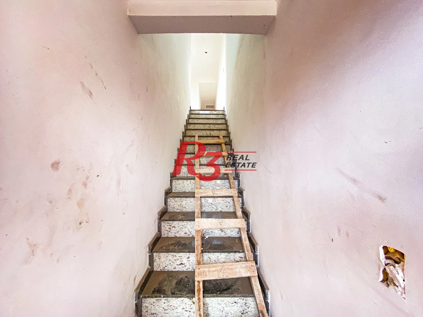 Casa sobreposta alta com 2 dormitórios à venda, 60 m² - Chico de Paula - Santos/SP