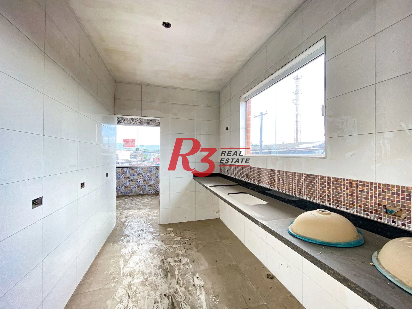 Casa sobreposta alta com 2 dormitórios à venda, 60 m² - Chico de Paula - Santos/SP