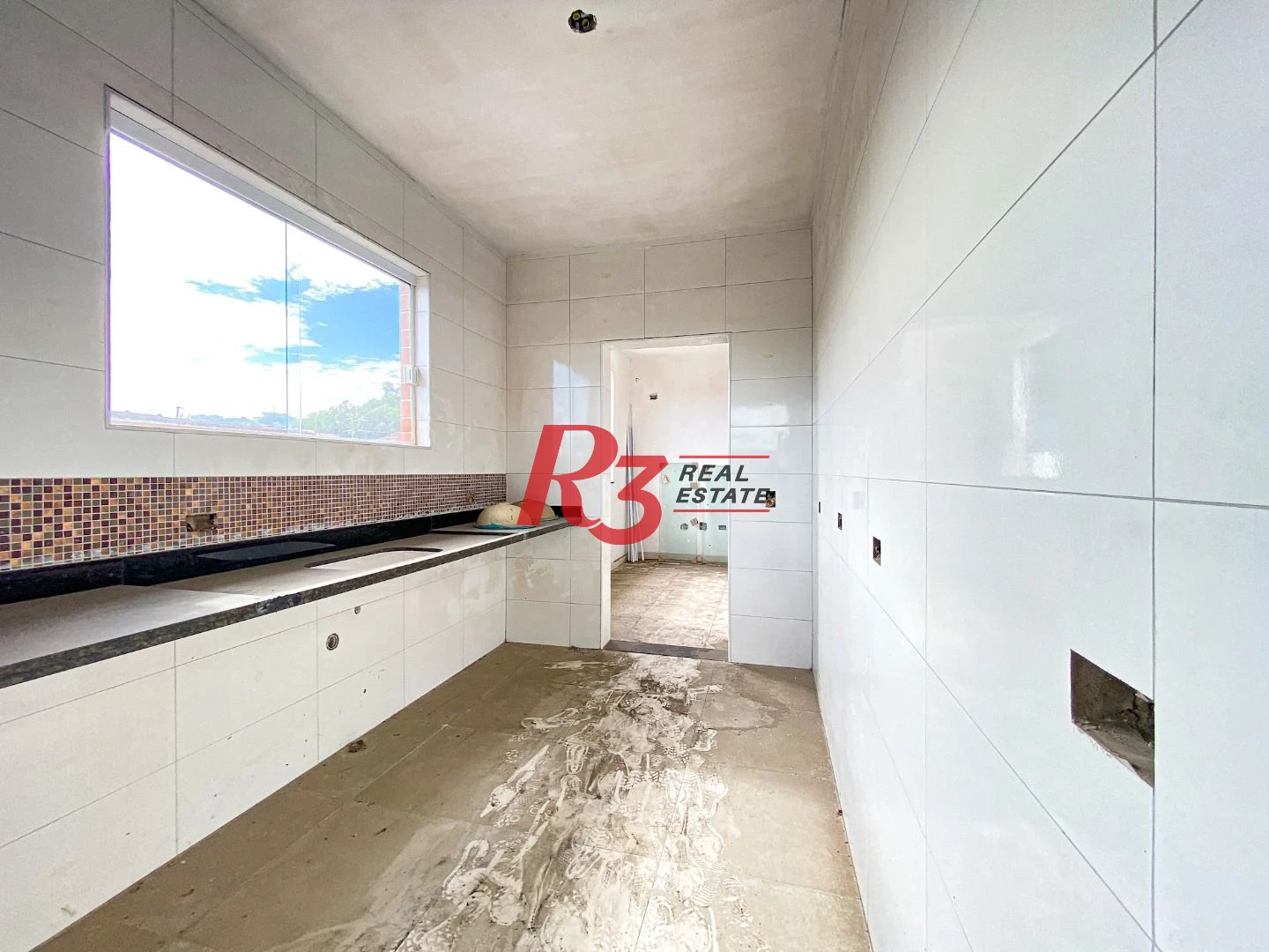 Casa sobreposta alta com 2 dormitórios à venda, 60 m² - Chico de Paula - Santos/SP