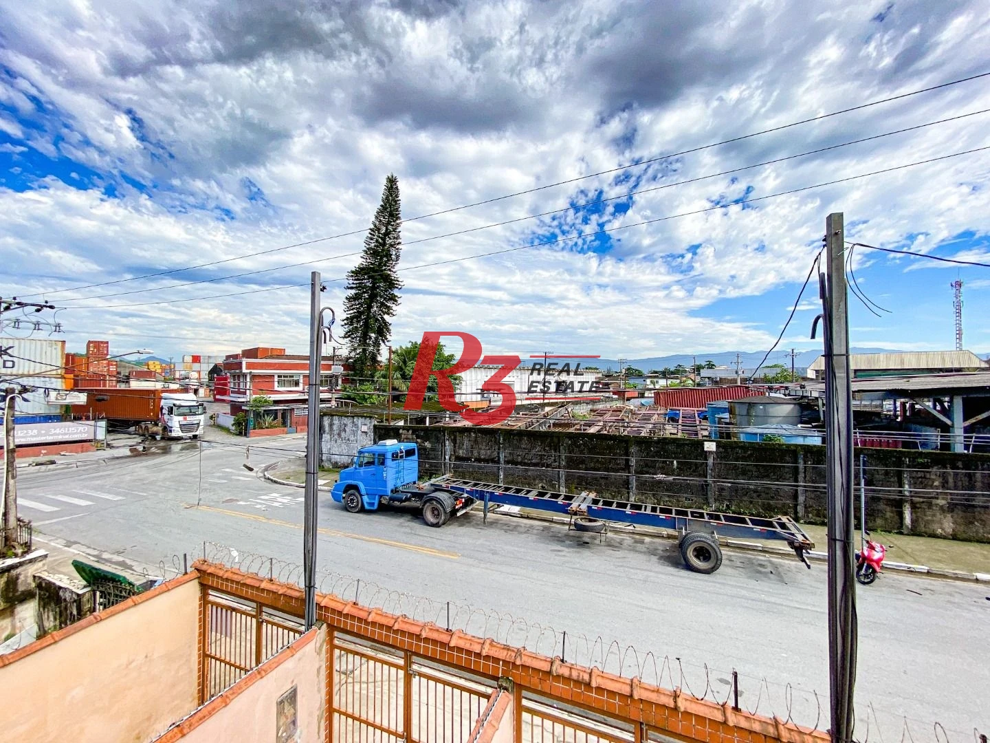 Casa sobreposta alta com 2 dormitórios à venda, 60 m² - Chico de Paula - Santos/SP