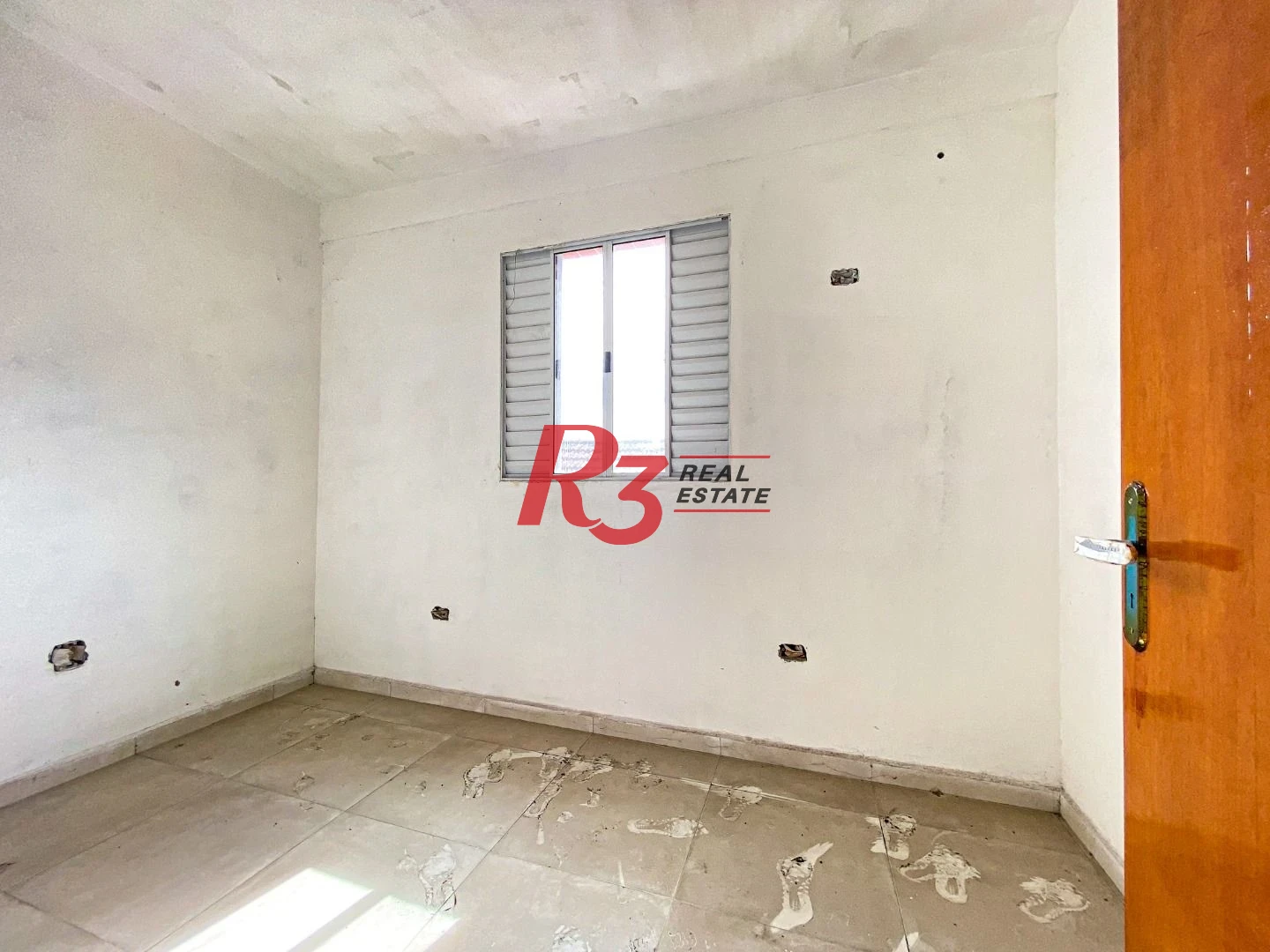 Casa sobreposta alta com 2 dormitórios à venda, 60 m² - Chico de Paula - Santos/SP