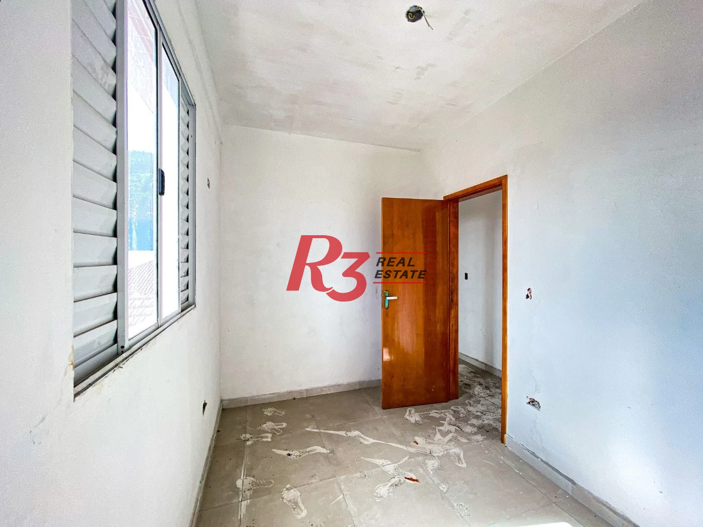 Casa sobreposta alta com 2 dormitórios à venda, 60 m² - Chico de Paula - Santos/SP