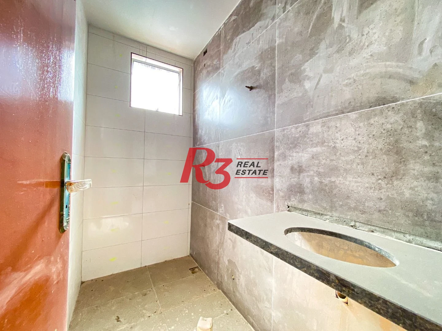 Casa sobreposta alta com 2 dormitórios à venda, 60 m² - Chico de Paula - Santos/SP