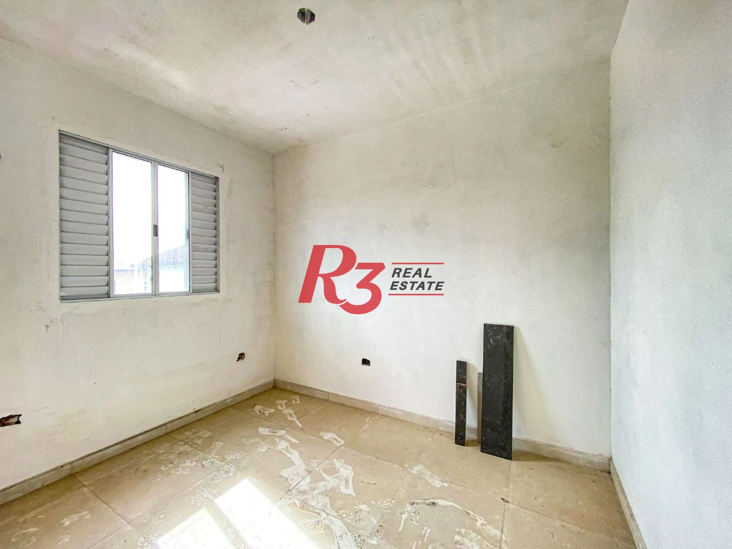 Casa sobreposta alta com 2 dormitórios à venda, 60 m² - Chico de Paula - Santos/SP
