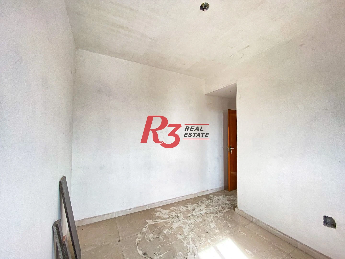 Casa sobreposta alta com 2 dormitórios à venda, 60 m² - Chico de Paula - Santos/SP