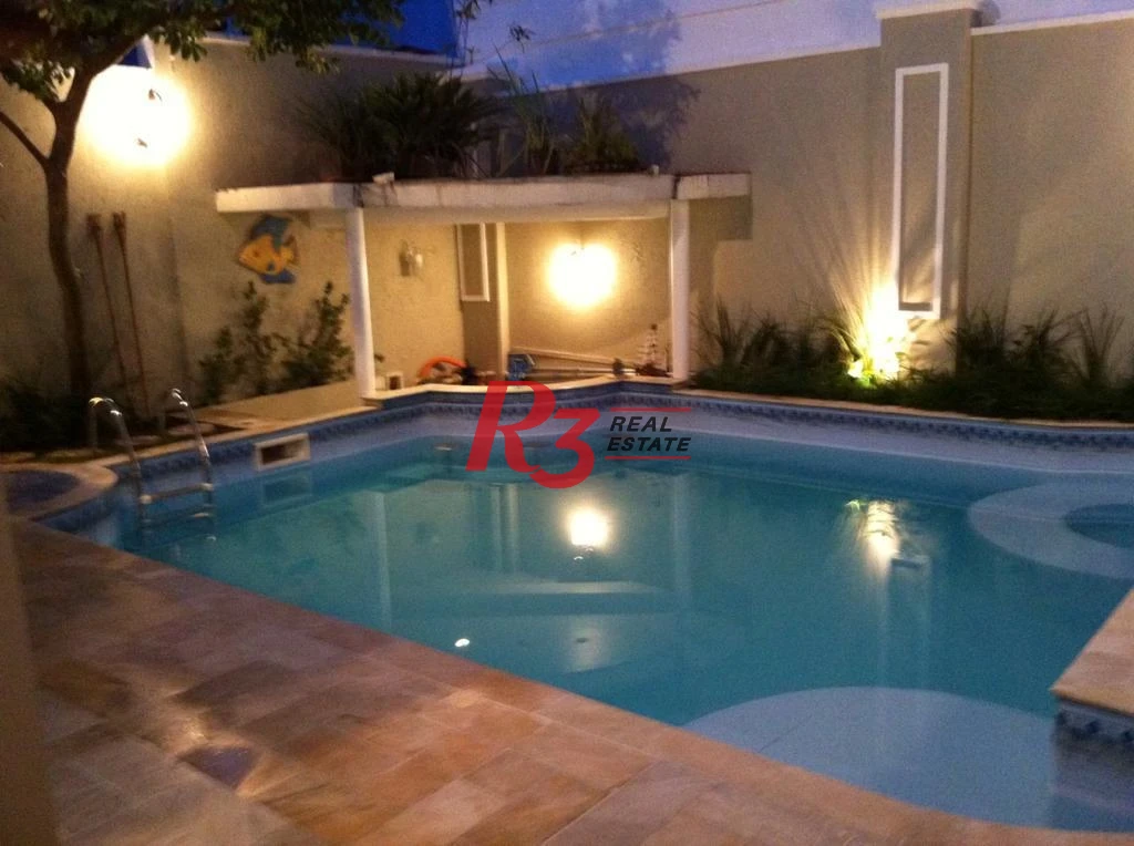 Casa com 4 dormitórios à venda, 250 m²