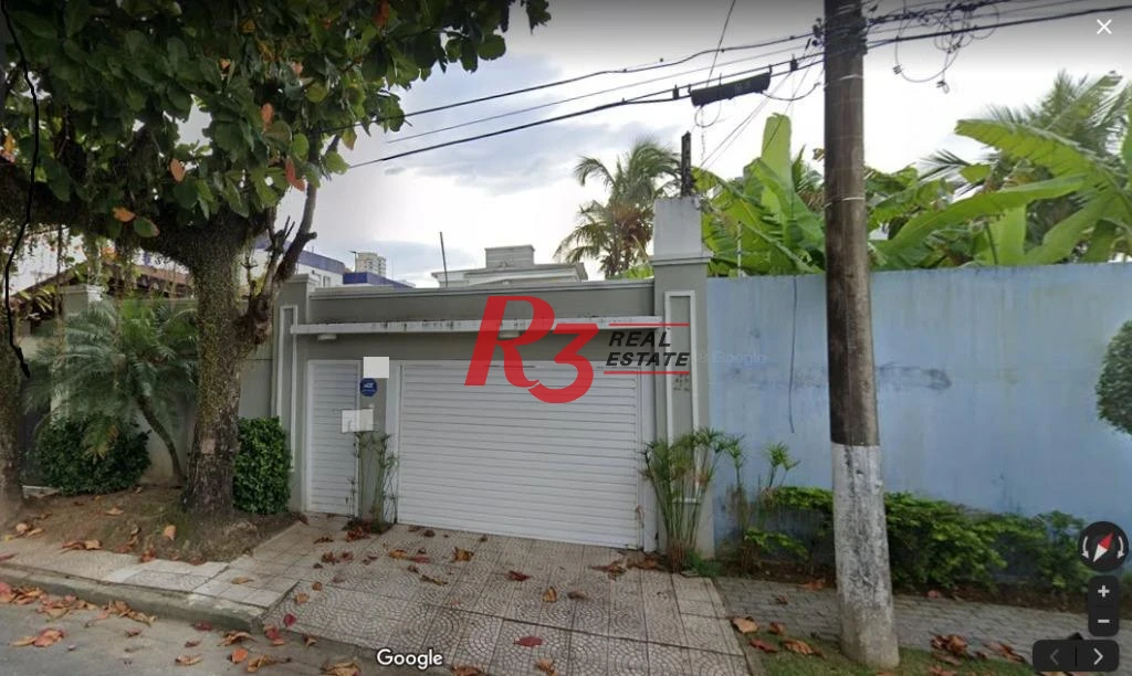 Casa com 4 dormitórios à venda, 250 m²