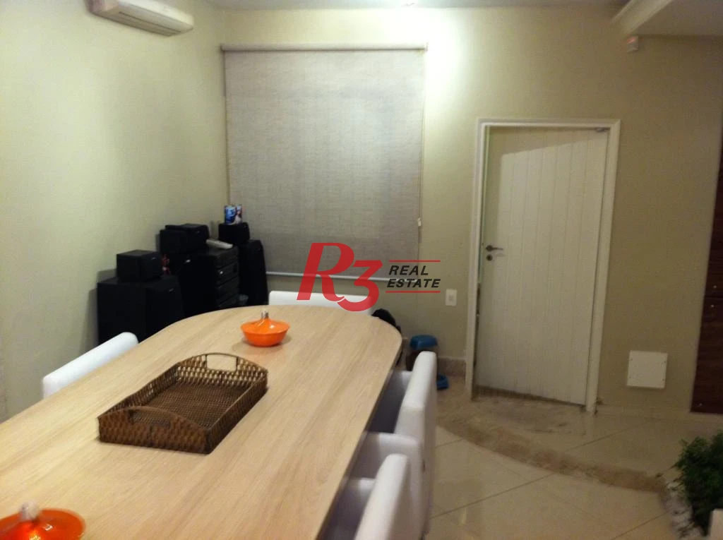 Casa com 4 dormitórios à venda, 250 m²
