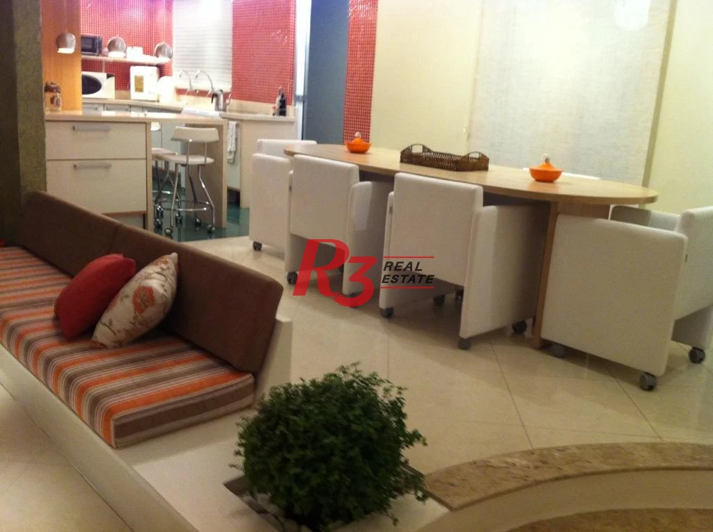 Casa com 4 dormitórios à venda, 250 m²