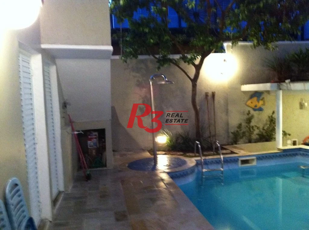 Casa com 4 dormitórios à venda, 250 m²