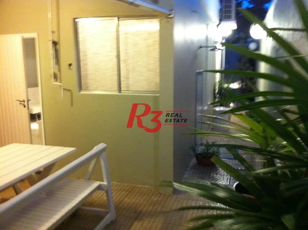 Casa com 4 dormitórios à venda, 250 m²