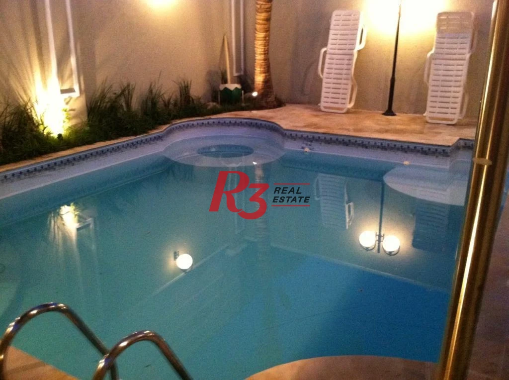 Casa com 4 dormitórios à venda, 250 m²