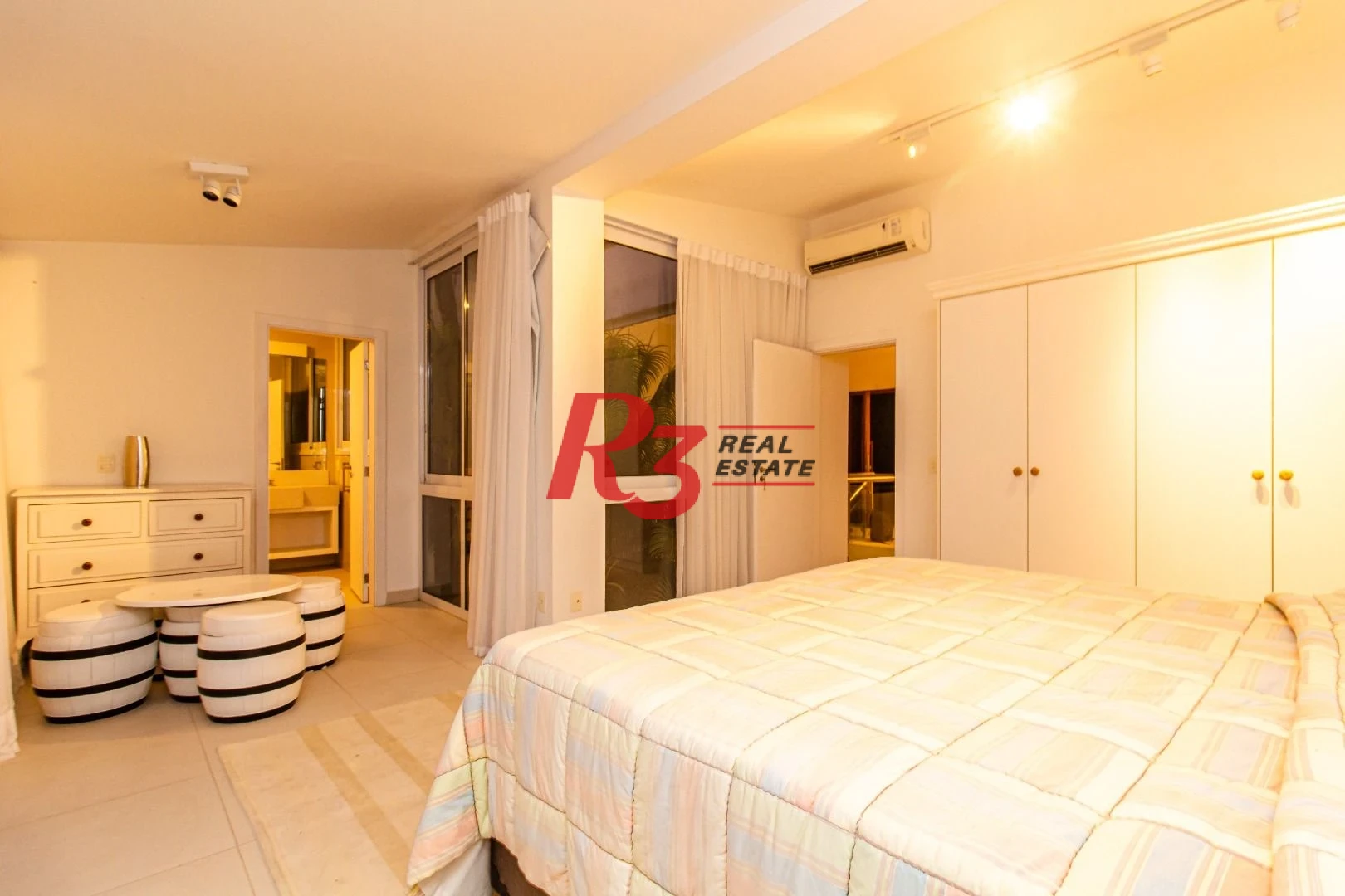 Apartamento Duplex para alugar, 292 m² por R$ 27.360,61/mês - Loteamento João Batista Julião - Guarujá/SP