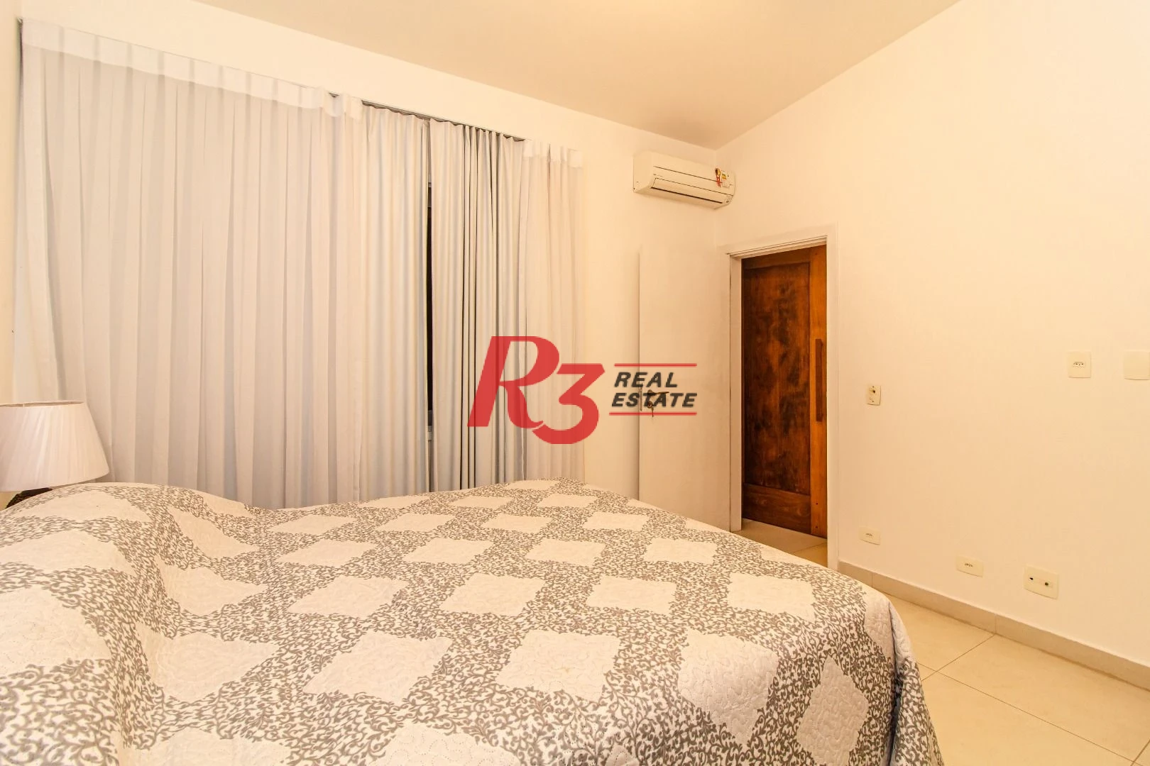 Apartamento Duplex para alugar, 292 m² por R$ 27.360,61/mês - Loteamento João Batista Julião - Guarujá/SP