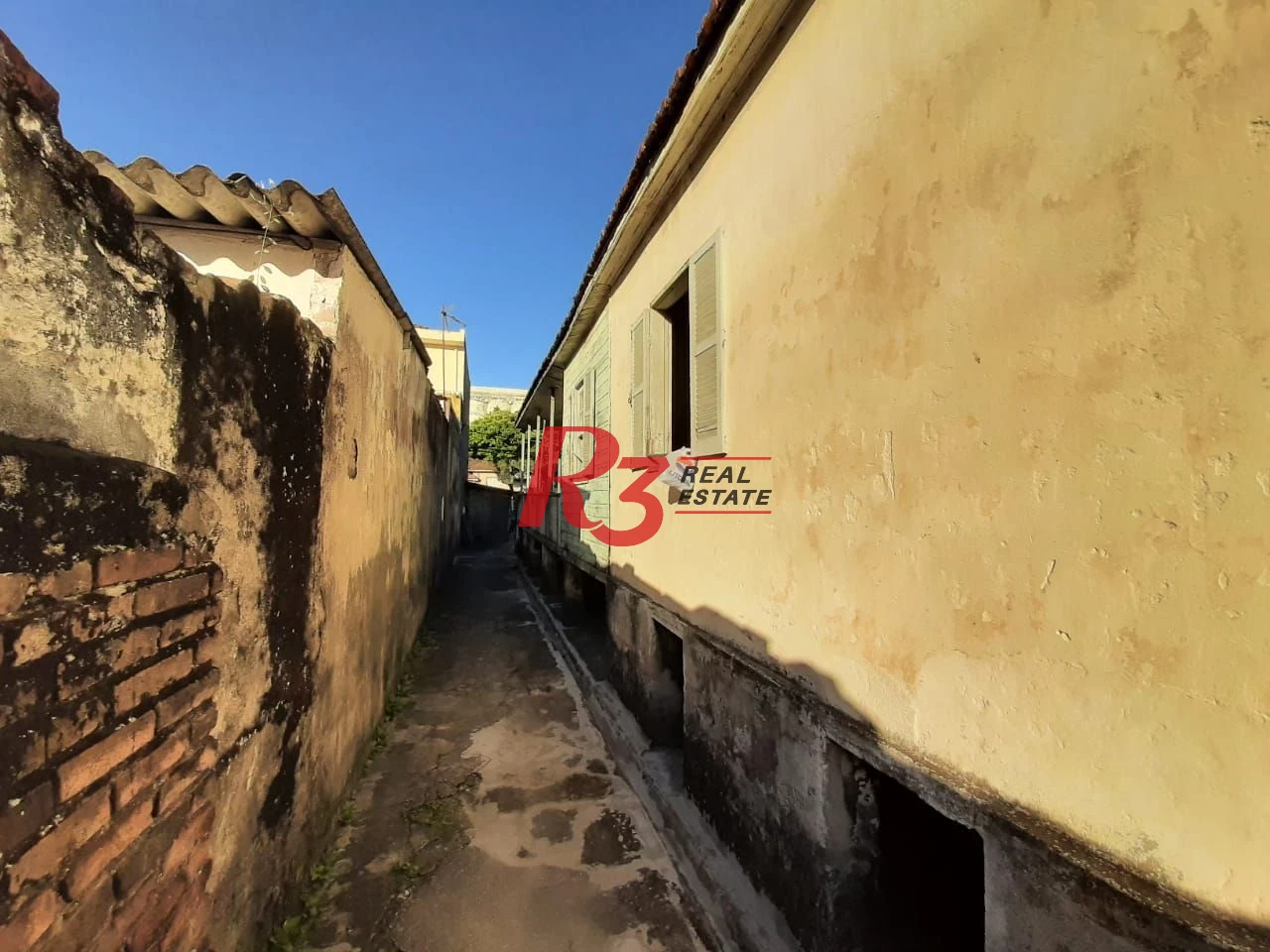 Terreno à venda no Macuco em Santos, 476 m², edícula completa ao fundo