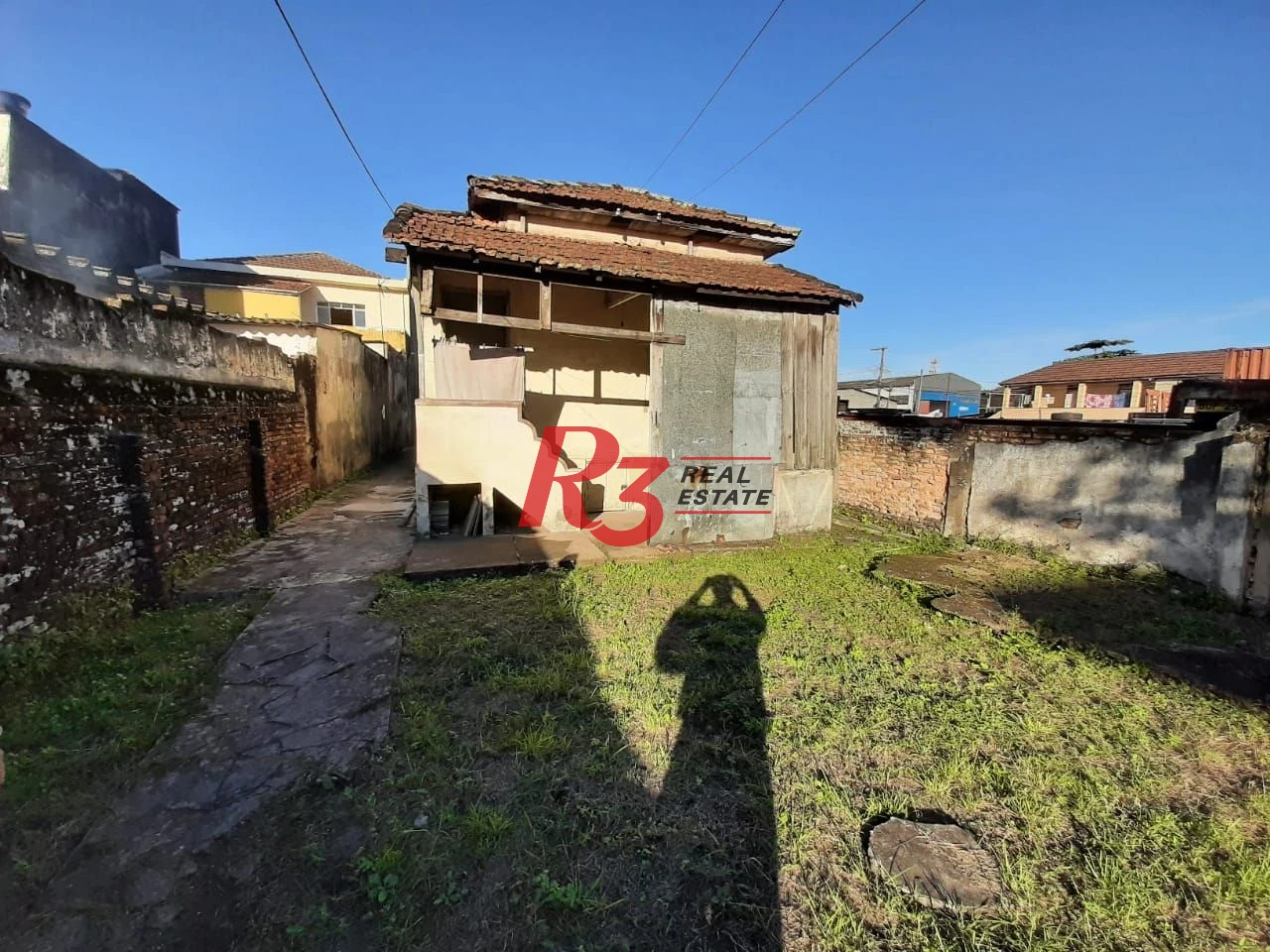 Terreno à venda no Macuco em Santos, 476 m², edícula completa ao fundo