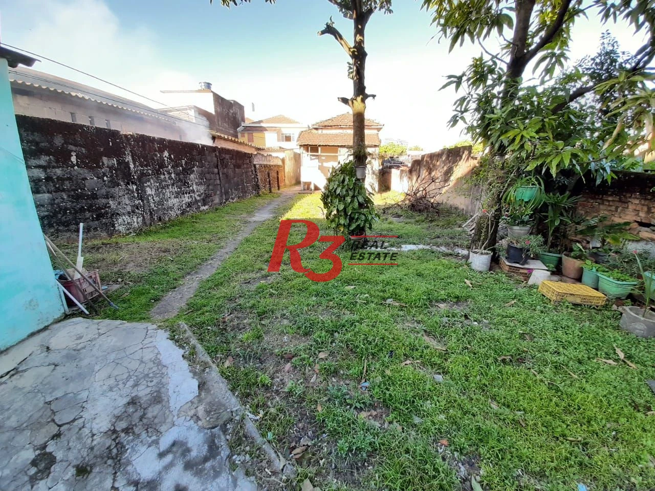 Terreno à venda no Macuco em Santos, 476 m², edícula completa ao fundo