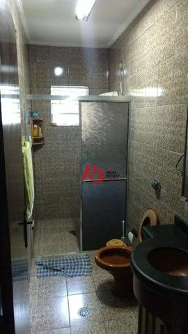 Sobrado com 5 dormitórios e piscina a venda em São Vicente.