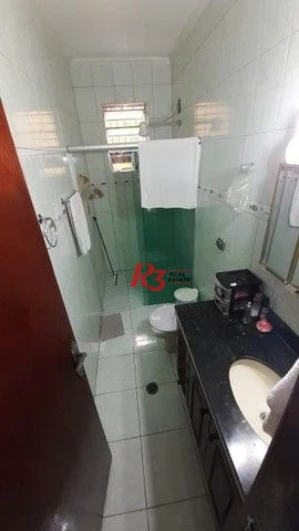 Sobrado com 5 dormitórios e piscina a venda em São Vicente.
