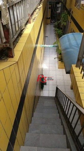 Sobrado com 5 dormitórios e piscina a venda em São Vicente.