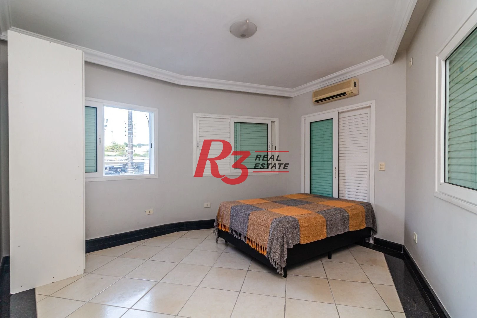 Sobrado à venda, 850 m² por R$ 4.000.000,00 - Balneário Praia do Pernambuco - Guarujá/SP