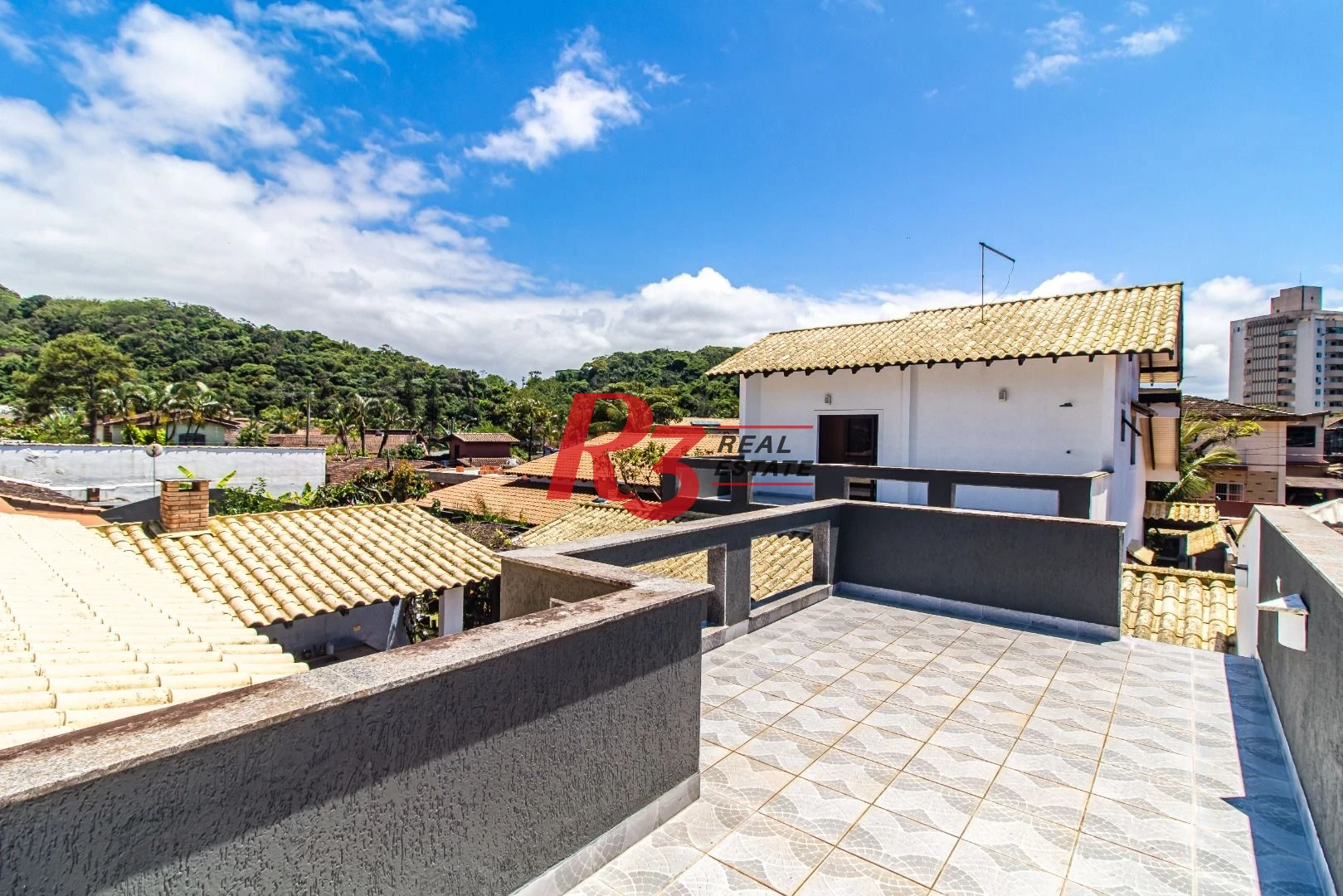 Casa com 4 dormitórios à venda, 360m² útil, R$ 1.250.000 - Praia do Tombo - Guarujá/SP