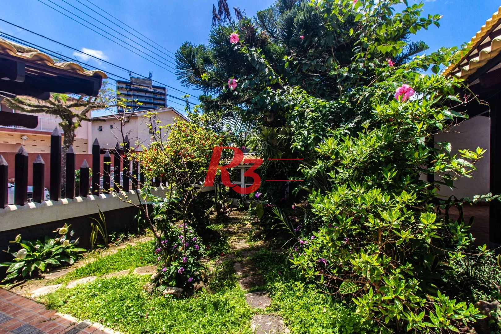 Casa com 4 dormitórios à venda, 360m² útil, R$ 1.250.000 - Praia do Tombo - Guarujá/SP