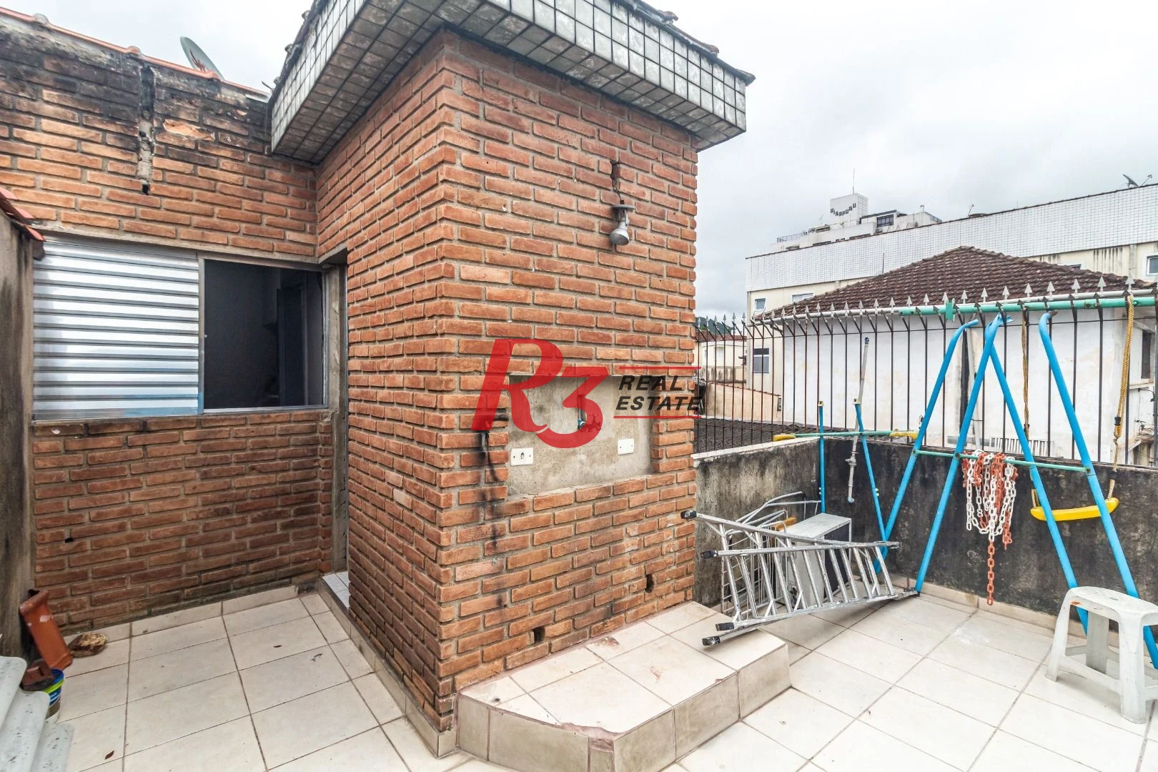 Sobrado com 3 dormitórios à venda, 139 m² por R$ 765.000,00 - Marapé - Santos/SP