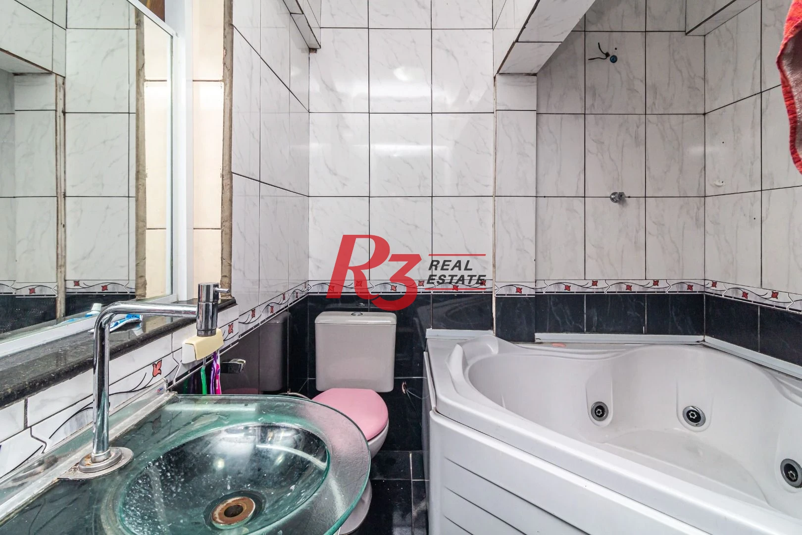 Sobrado com 3 dormitórios à venda, 139 m² por R$ 765.000,00 - Marapé - Santos/SP