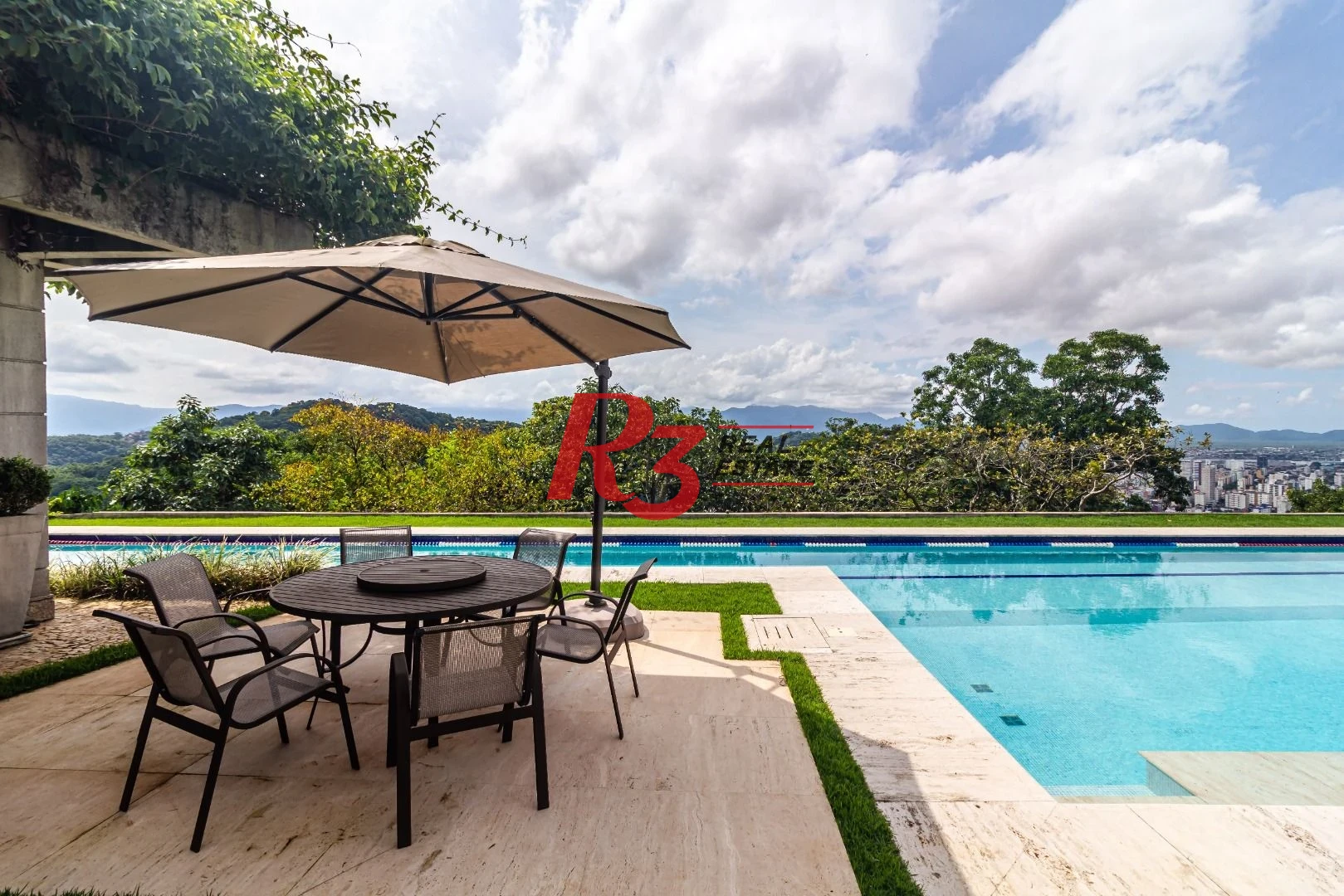 Casa no Condomínio Santa Terezinha com 5 suiítes à venda, 1200 m² - Vista espetacular