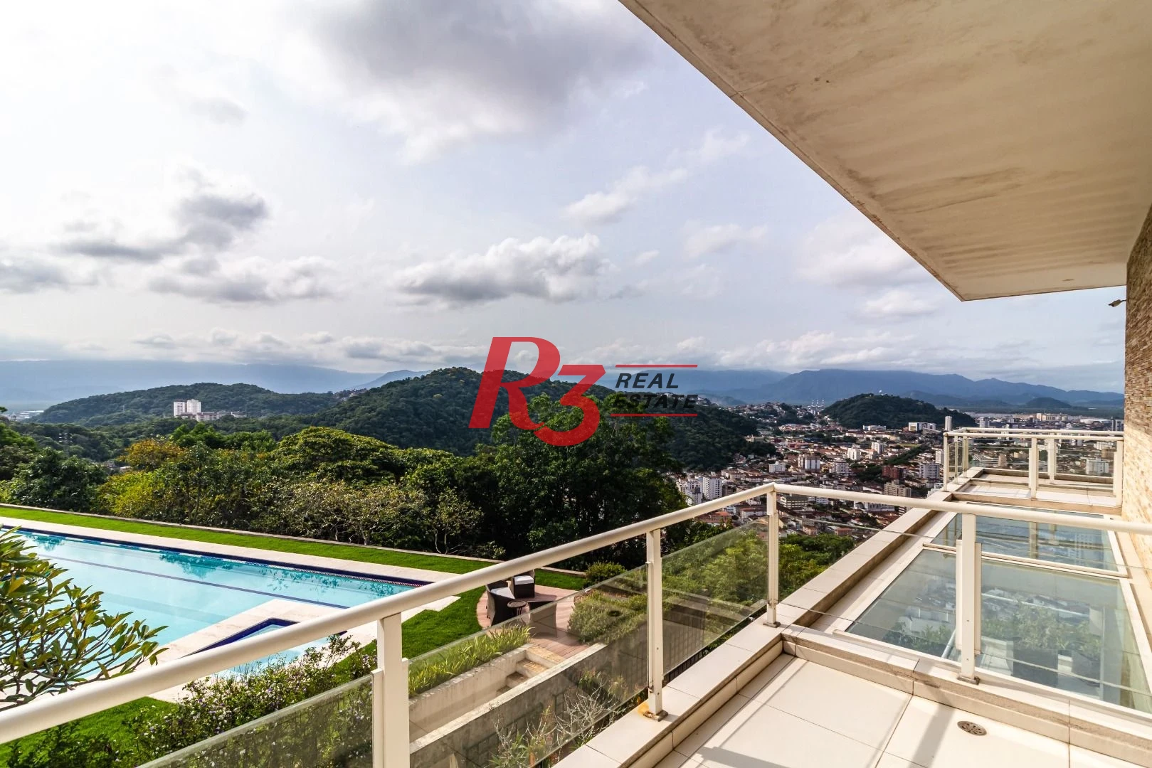 Casa no Condomínio Santa Terezinha com 5 suiítes à venda, 1200 m² - Vista espetacular