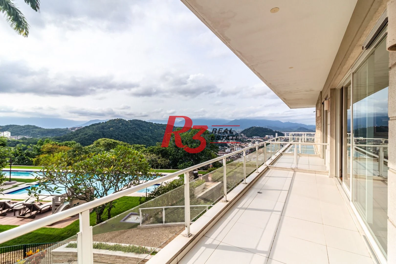 Casa no Condomínio Santa Terezinha com 5 suiítes à venda, 1200 m² - Vista espetacular