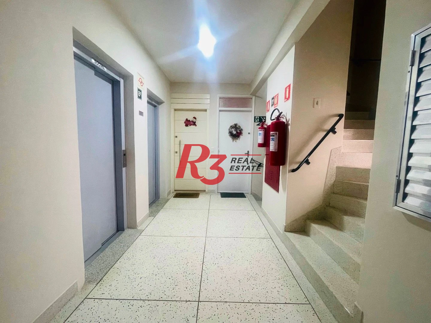 Apartamento com 2 dormitórios à venda, 65 m² por R$ 580.000,00 - Gonzaga - Santos/SP