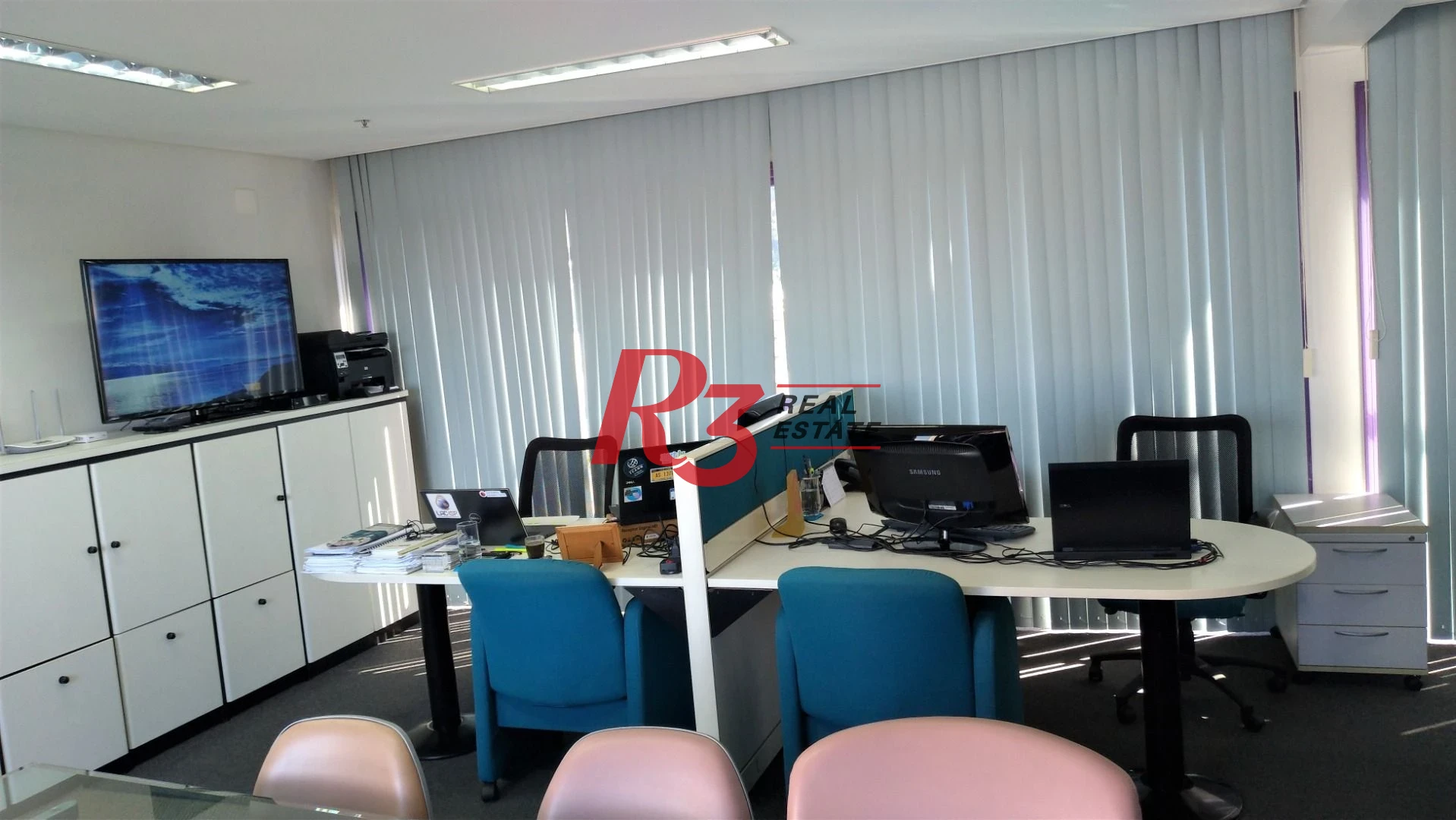 Conjunto comercial duplex a venda em Santos, na Avenida Dona Ana Costa.