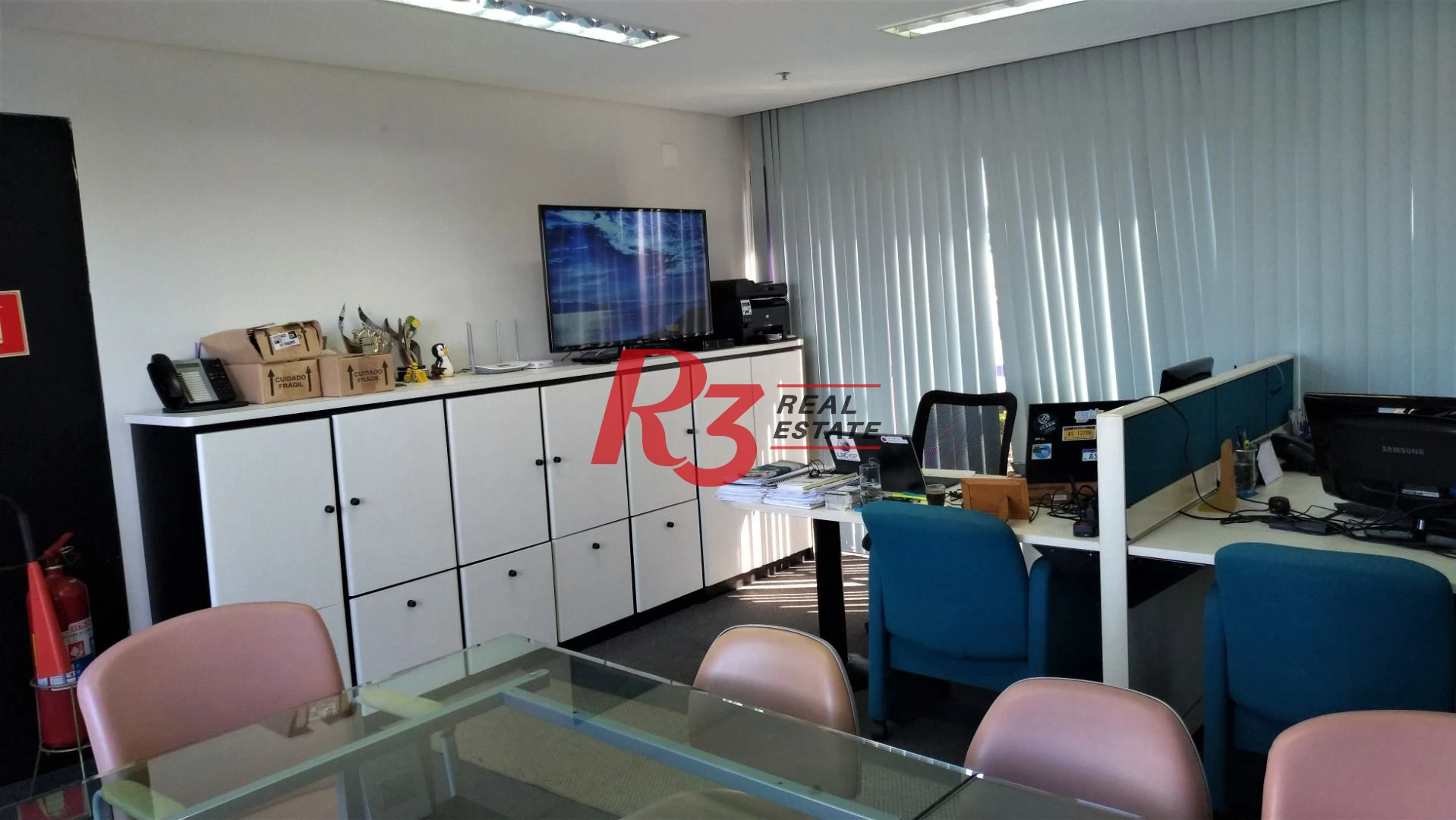 Conjunto comercial duplex a venda em Santos, na Avenida Dona Ana Costa.
