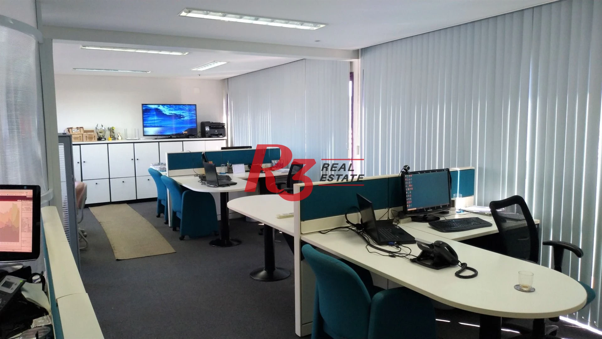 Conjunto comercial duplex a venda em Santos, na Avenida Dona Ana Costa.