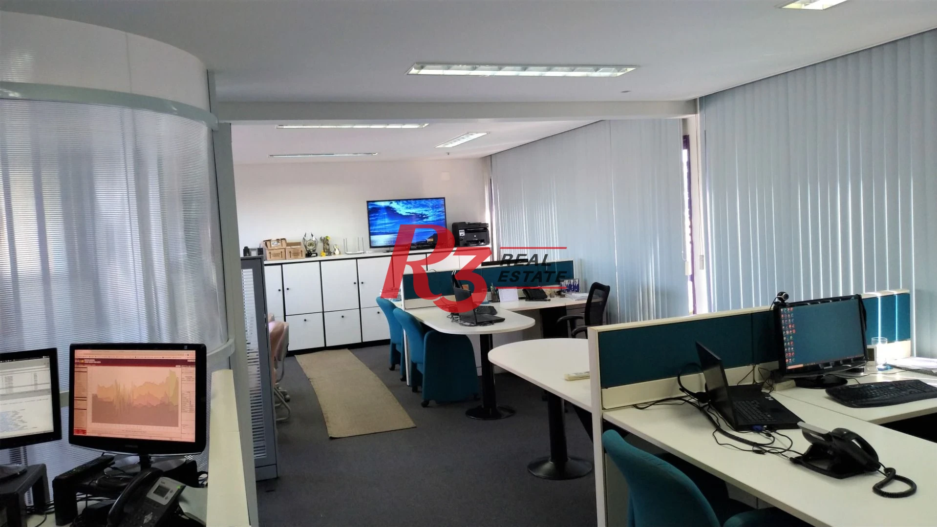 Conjunto comercial duplex a venda em Santos, na Avenida Dona Ana Costa.