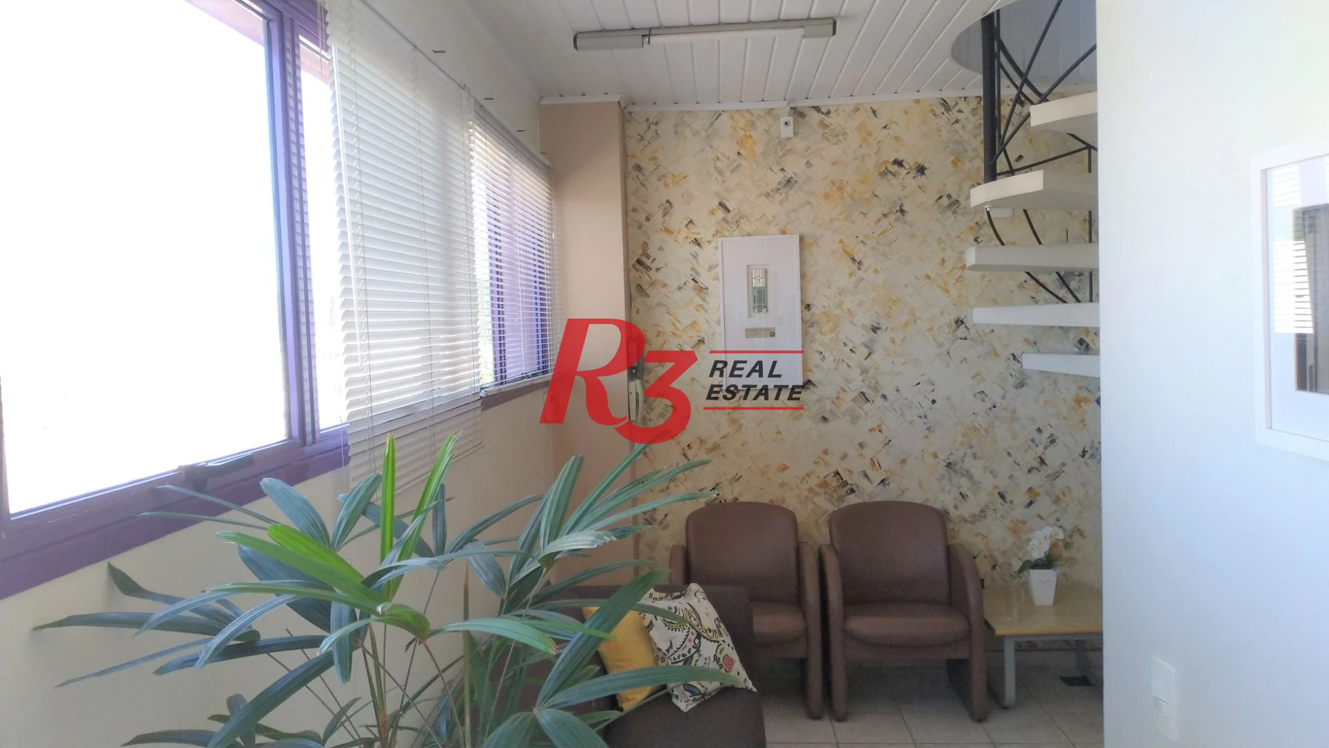 Conjunto comercial duplex a venda em Santos, na Avenida Dona Ana Costa.